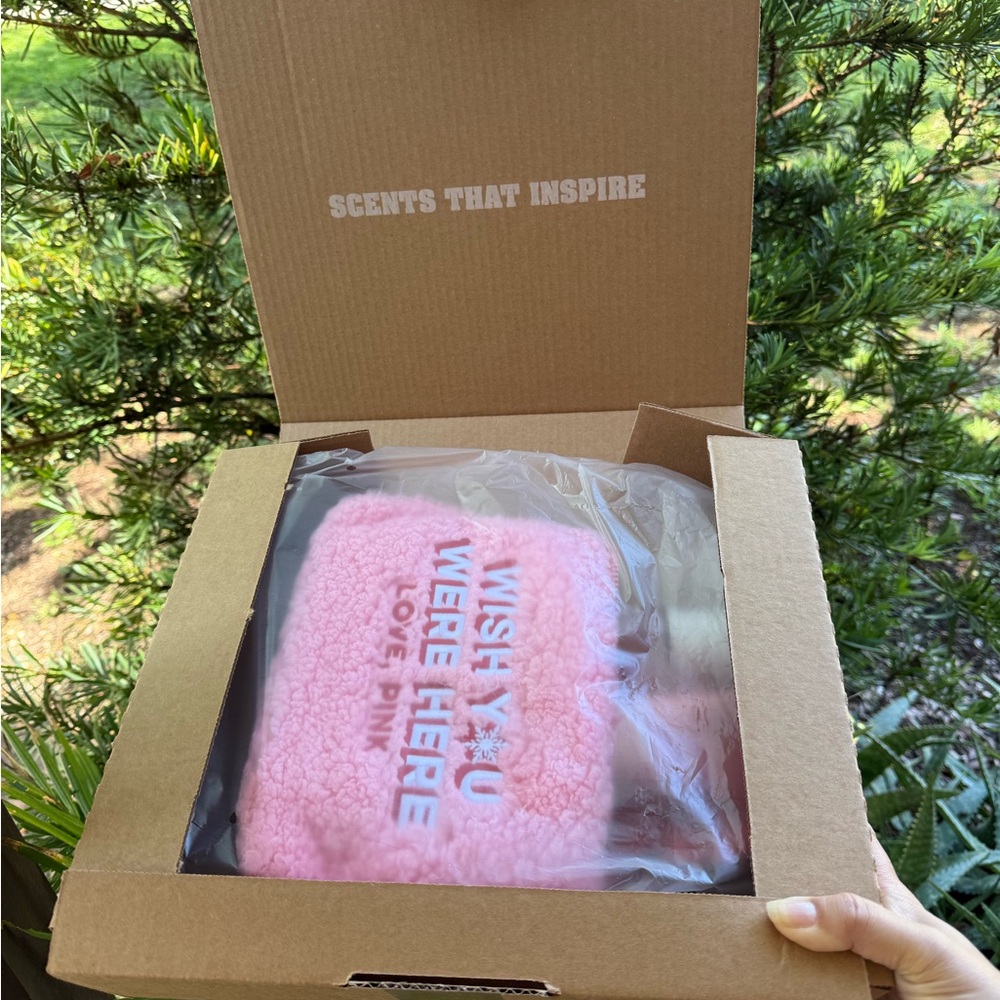 Pink by Victoria's Secret Warm & Cozy 4 piece Fleece Beauty Travel Bag 🆕 - Picture 7 of 8